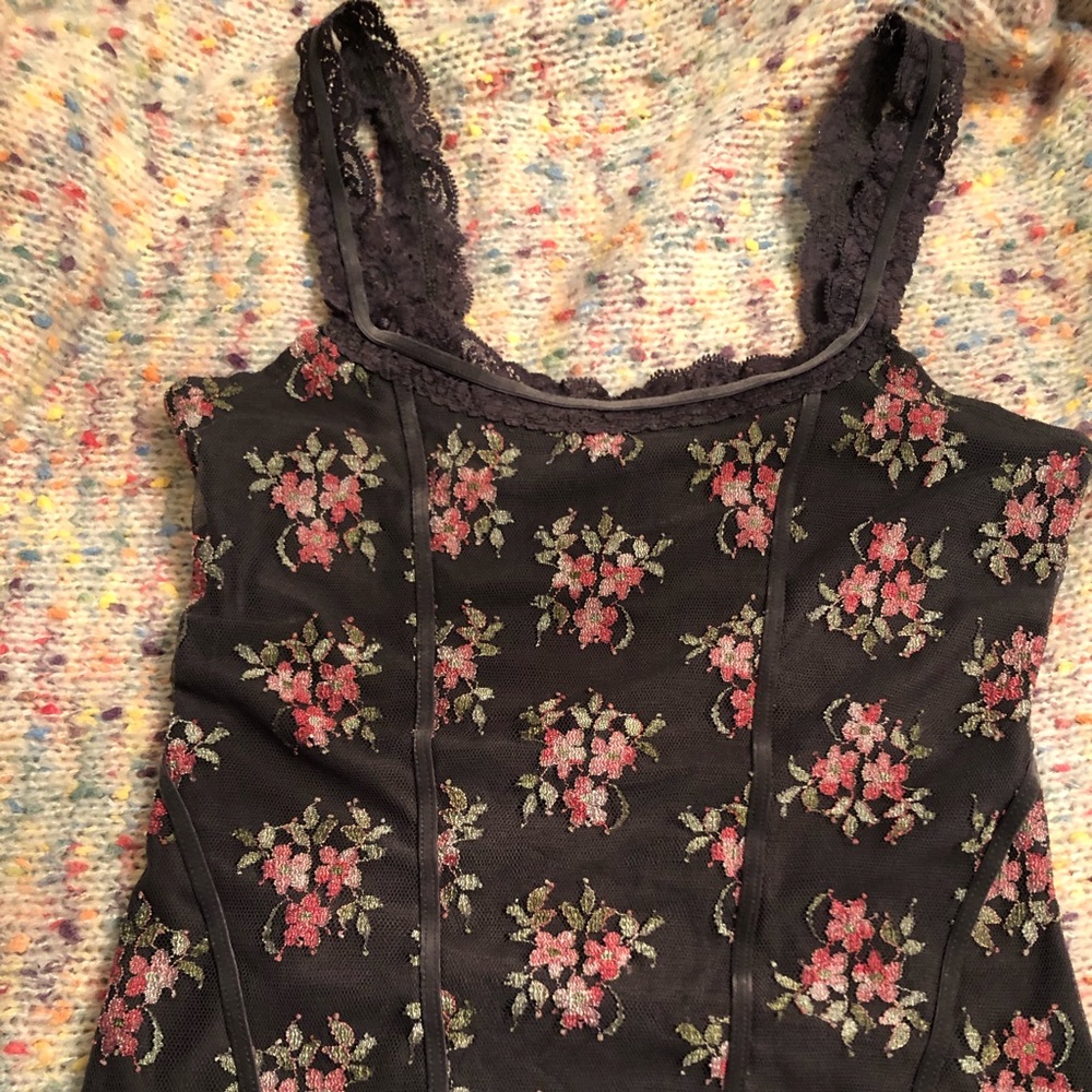 Cute Guess dressy tank